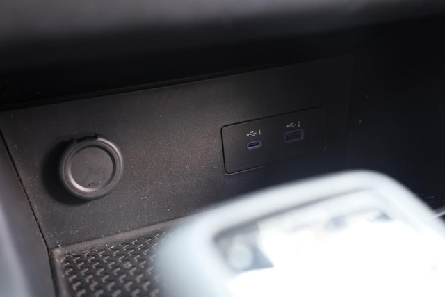 Nissan Pathfinder Vehicle Full-screen Gallery Image 16