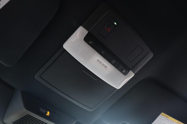 Nissan Pathfinder Vehicle Full-screen Gallery Image 18