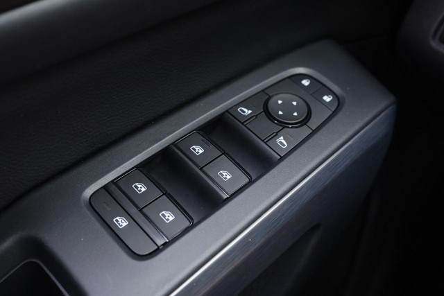 Nissan Pathfinder Vehicle Full-screen Gallery Image 19