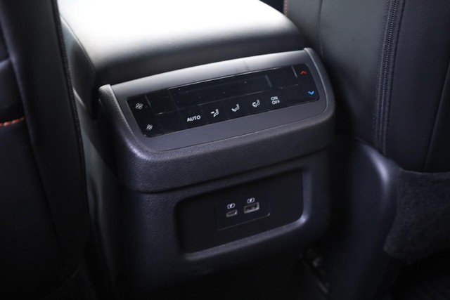 Nissan Pathfinder Vehicle Full-screen Gallery Image 23