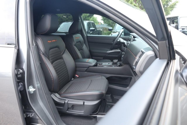 Nissan Pathfinder Vehicle Full-screen Gallery Image 27