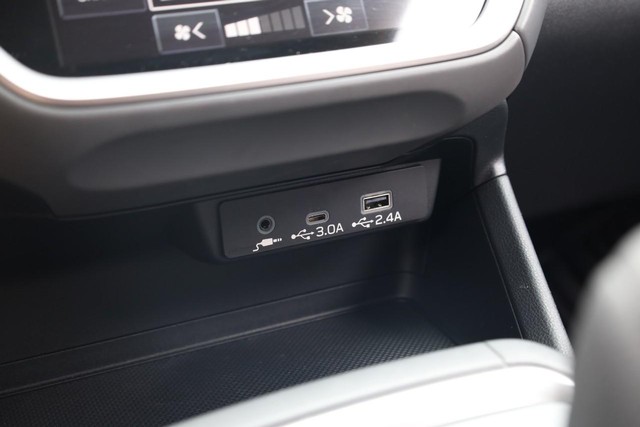 Subaru Crosstrek Vehicle Full-screen Gallery Image 13