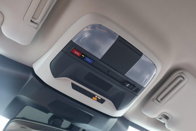 Subaru Crosstrek Vehicle Full-screen Gallery Image 15