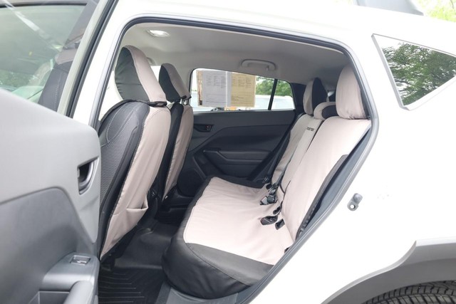 Subaru Crosstrek Vehicle Full-screen Gallery Image 18