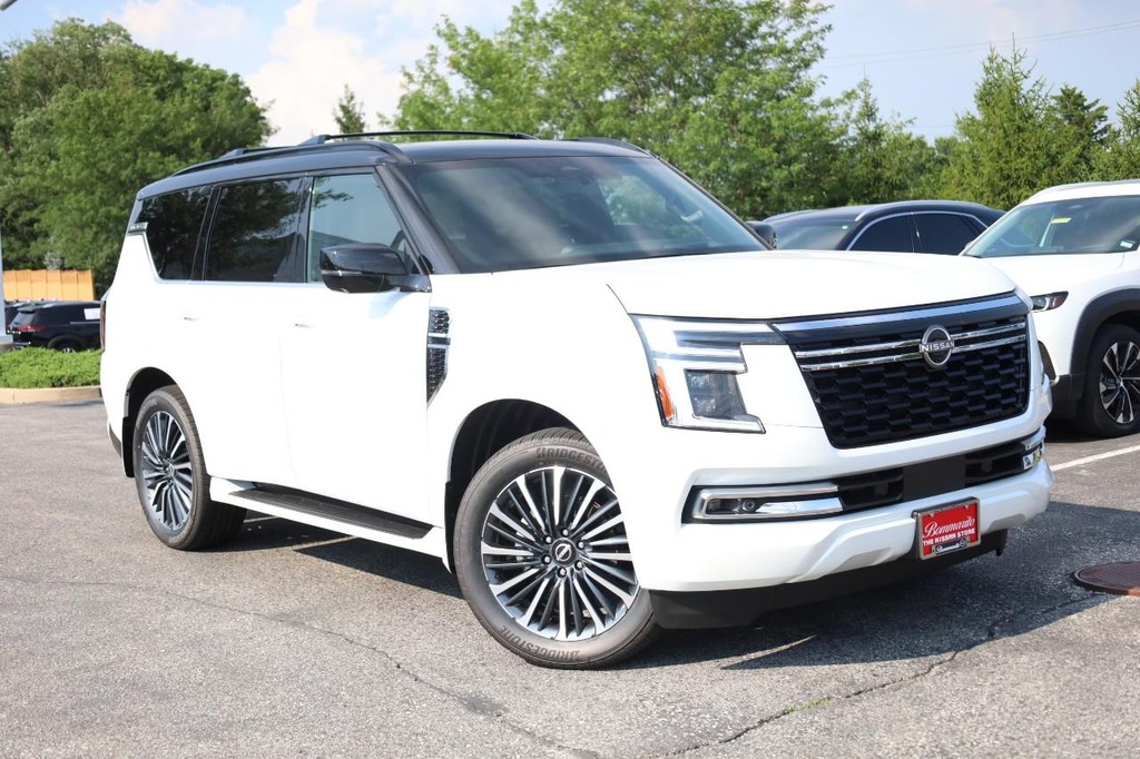 Nissan Armada Vehicle Full-screen Gallery Image 2