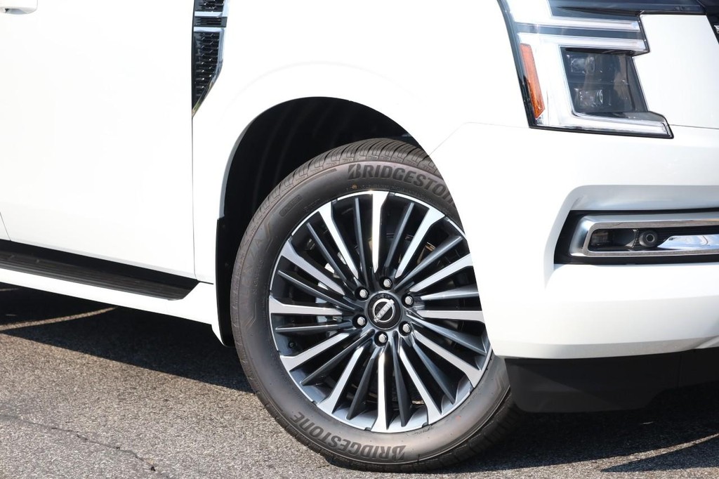 Nissan Armada Vehicle Full-screen Gallery Image 3
