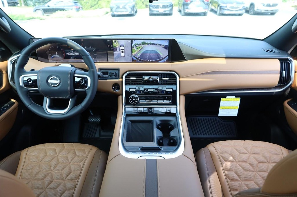 Nissan Armada Vehicle Full-screen Gallery Image 28