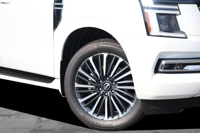 Nissan Armada Vehicle Full-screen Gallery Image 3
