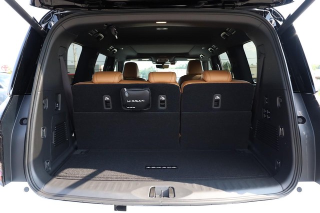 Nissan Armada Vehicle Full-screen Gallery Image 7