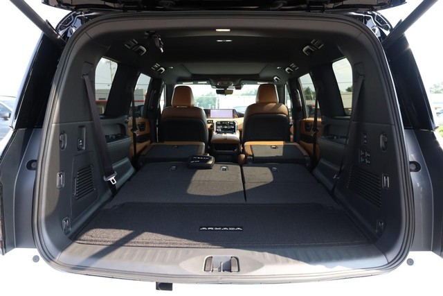 Nissan Armada Vehicle Full-screen Gallery Image 9