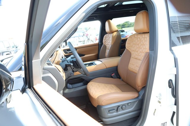 Nissan Armada Vehicle Full-screen Gallery Image 10