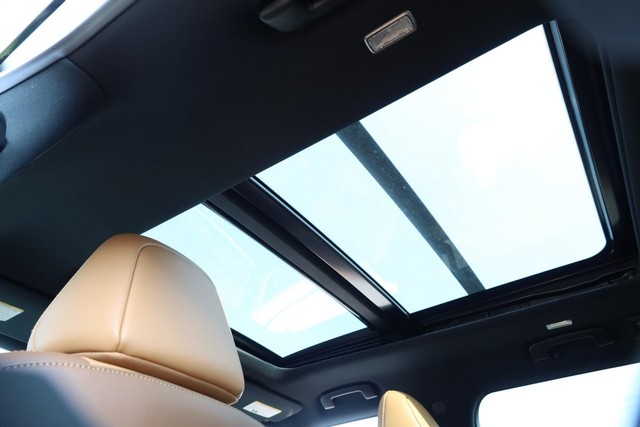 Nissan Armada Vehicle Full-screen Gallery Image 12