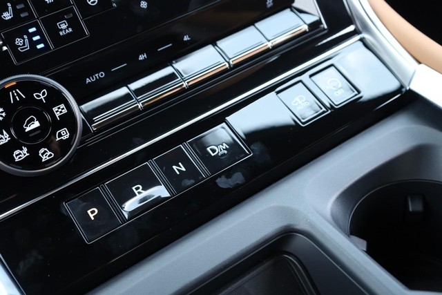 Nissan Armada Vehicle Full-screen Gallery Image 20