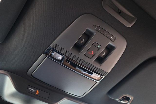 Nissan Armada Vehicle Full-screen Gallery Image 21