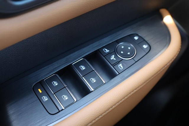 Nissan Armada Vehicle Full-screen Gallery Image 22