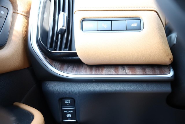 Nissan Armada Vehicle Full-screen Gallery Image 24