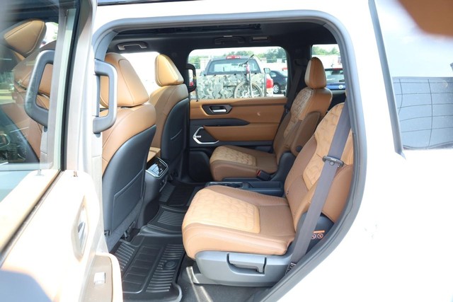Nissan Armada Vehicle Full-screen Gallery Image 26