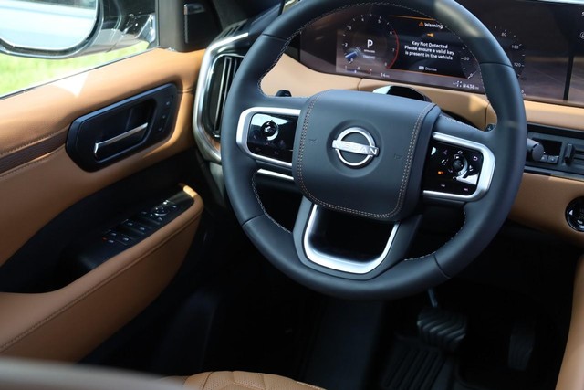 Nissan Armada Vehicle Full-screen Gallery Image 29