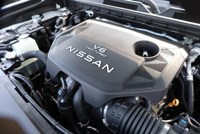 Nissan Armada Vehicle Full-screen Gallery Image 32