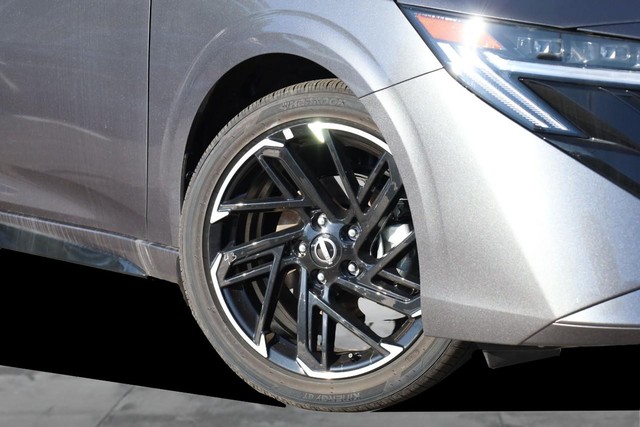 Nissan Sentra Vehicle Image 03