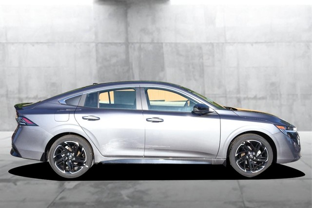 Nissan Sentra Vehicle Image 05