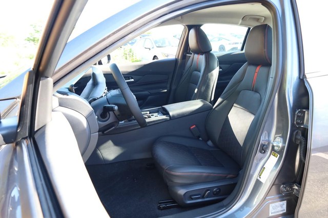 Nissan Sentra Vehicle Image 08