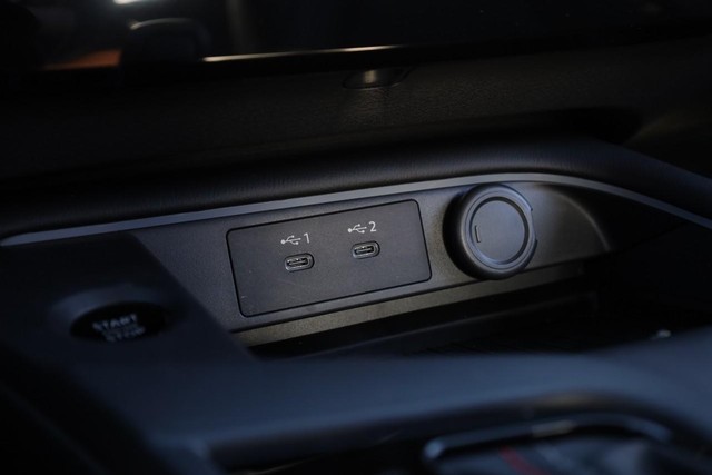 Nissan Sentra Vehicle Image 15