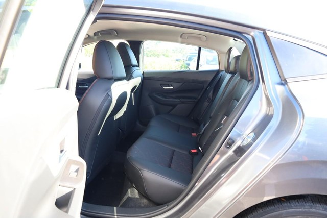 Nissan Sentra Vehicle Image 21