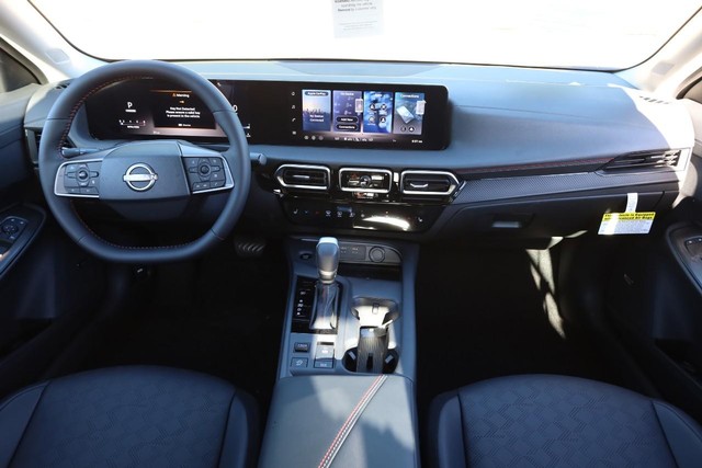 Nissan Sentra Vehicle Image 23