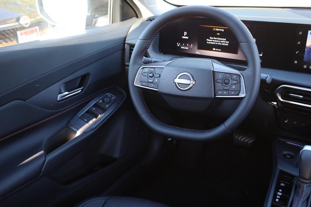 Nissan Sentra Vehicle Image 24