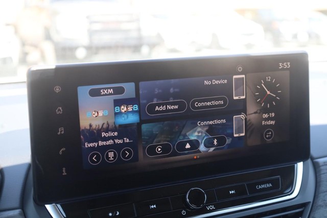 Nissan Altima Vehicle Full-screen Gallery Image 14