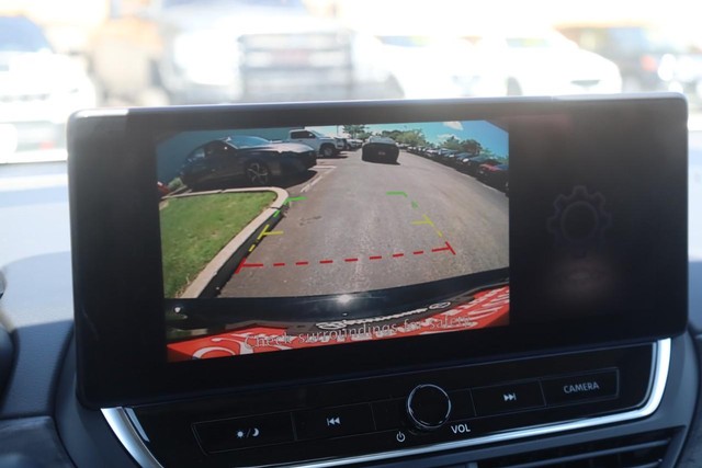 Nissan Altima Vehicle Full-screen Gallery Image 15