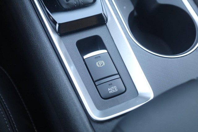 Nissan Altima Vehicle Full-screen Gallery Image 18