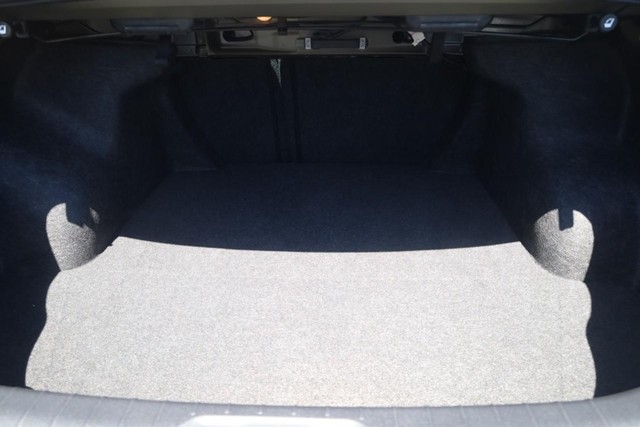 Nissan Altima Vehicle Full-screen Gallery Image 24