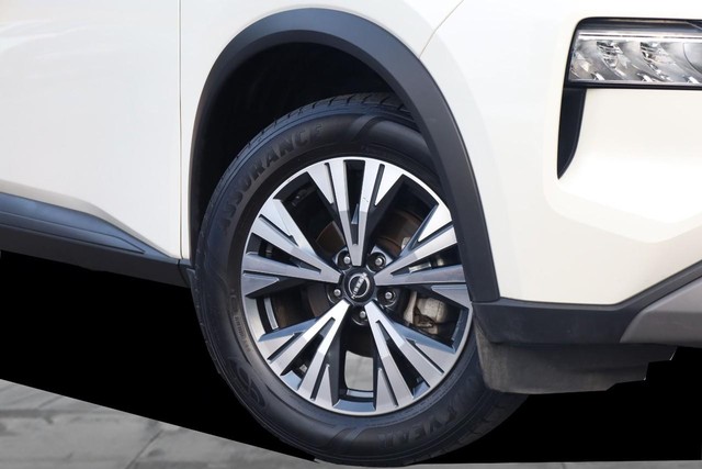 Nissan Rogue Vehicle Image 03