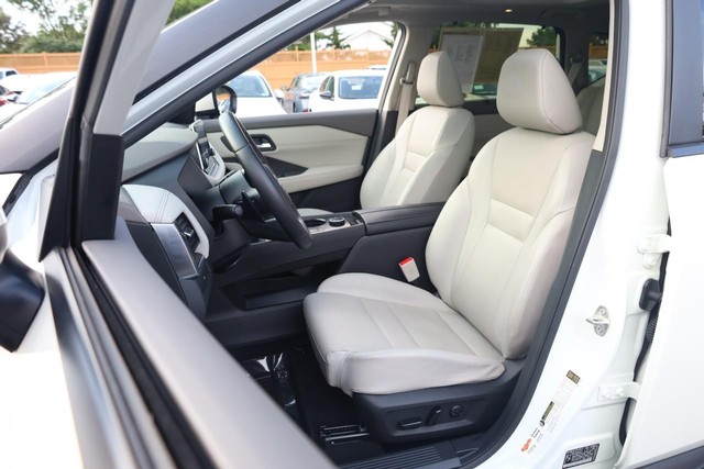 Nissan Rogue Vehicle Image 08