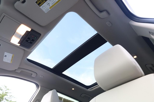 Nissan Rogue Vehicle Image 09