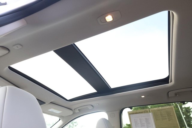 Nissan Rogue Vehicle Image 10