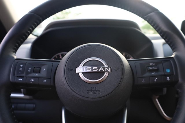 Nissan Rogue Vehicle Image 11