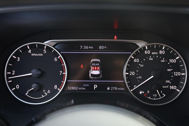 Nissan Rogue Vehicle Image 12