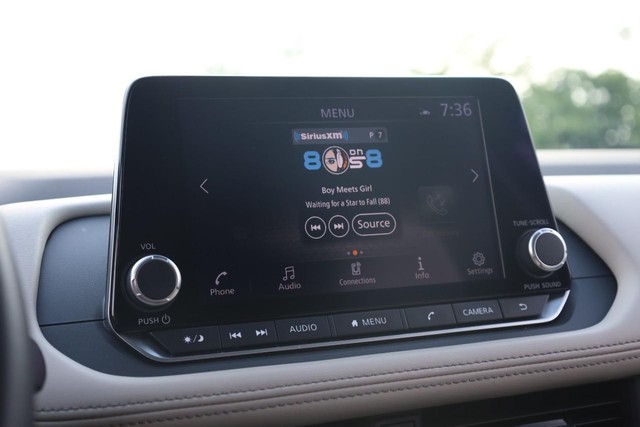 Nissan Rogue Vehicle Image 13