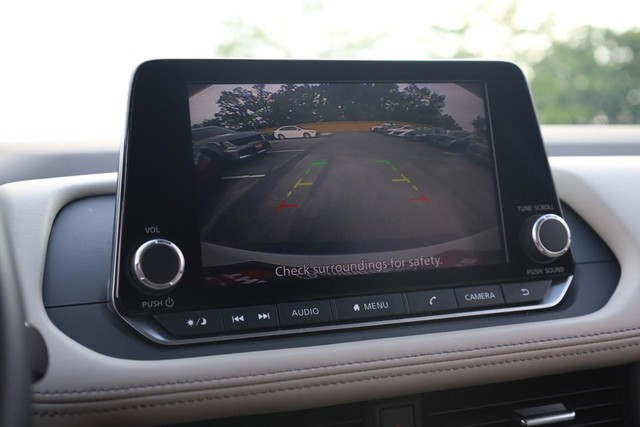 Nissan Rogue Vehicle Image 14