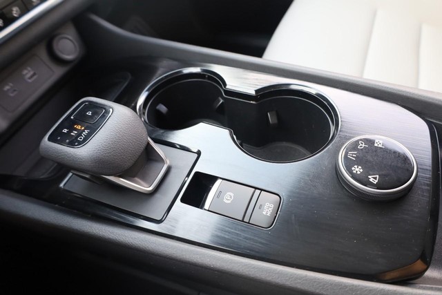 Nissan Rogue Vehicle Image 17