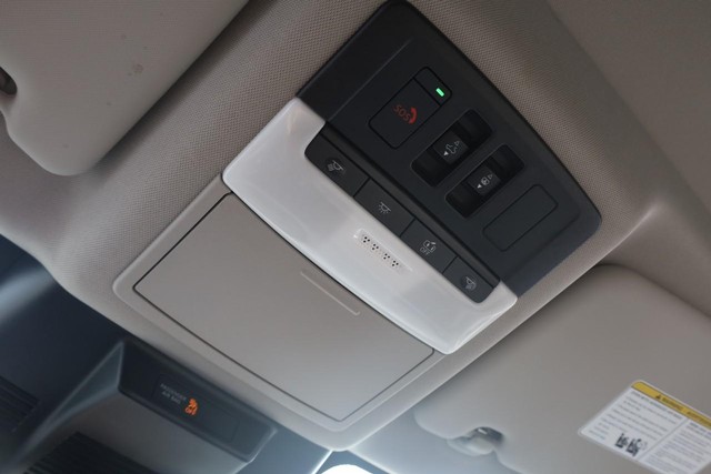 Nissan Rogue Vehicle Image 18