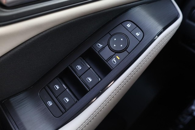 Nissan Rogue Vehicle Image 19