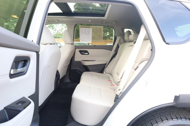 Nissan Rogue Vehicle Image 22