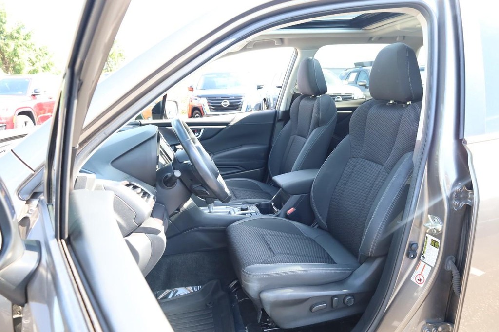 Subaru Forester Vehicle Full-screen Gallery Image 9