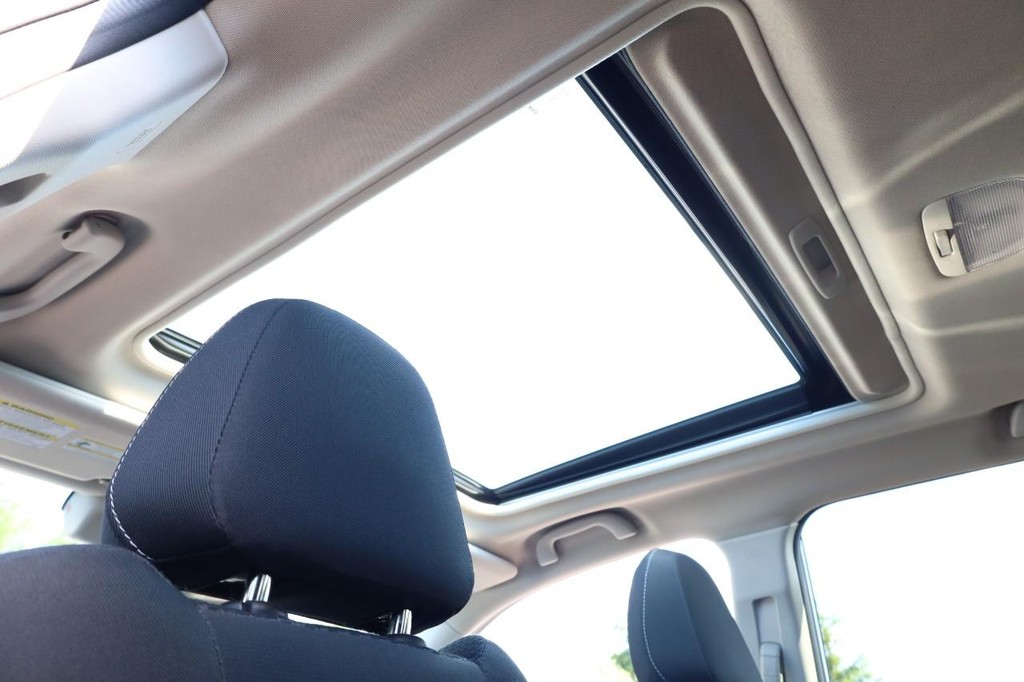 Subaru Forester Vehicle Full-screen Gallery Image 11
