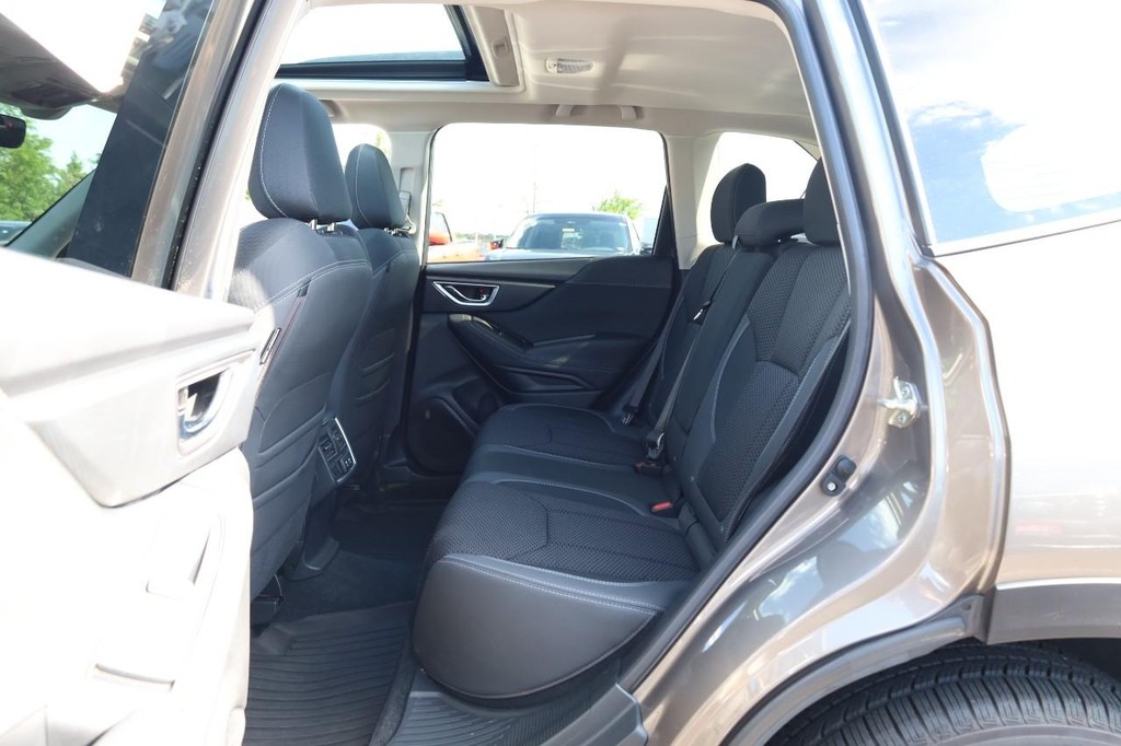Subaru Forester Vehicle Full-screen Gallery Image 23
