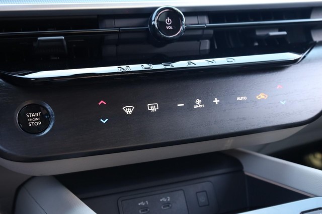 Nissan Murano Vehicle Image 16